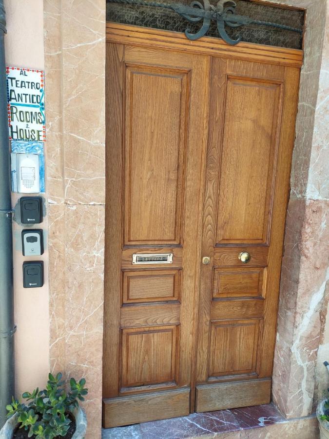 Al Teatro Antico Rooms & House Taormina Exterior photo