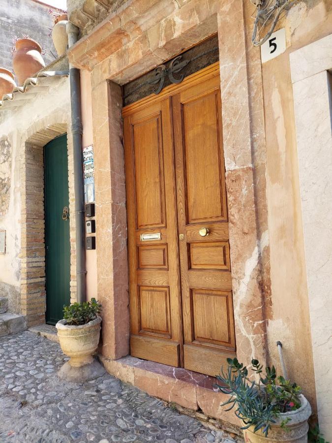 Al Teatro Antico Rooms & House Taormina Exterior photo