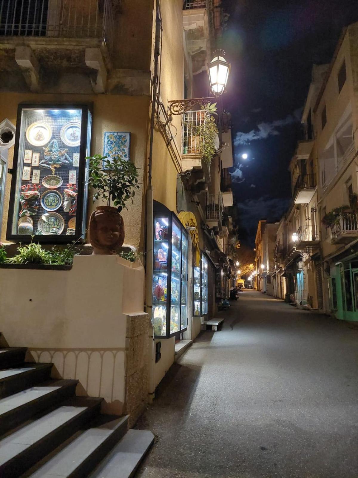 Al Teatro Antico Rooms & House Taormina Exterior photo